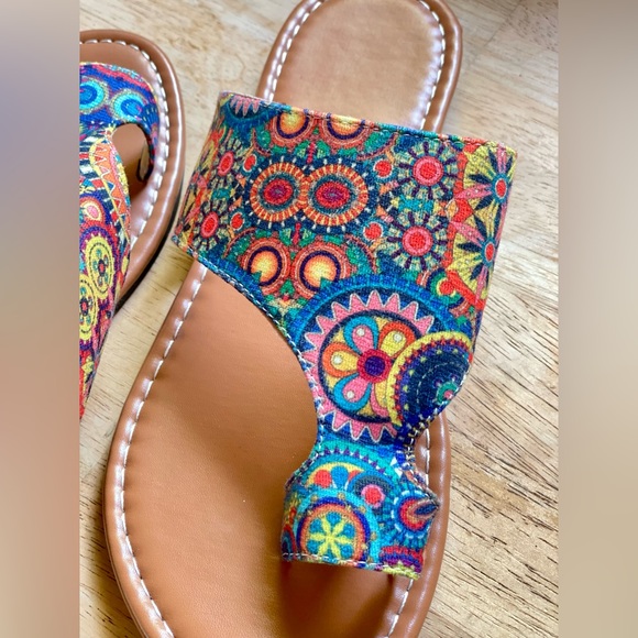Colourful Leather Vacation Sandals! - Picture 4 of 10